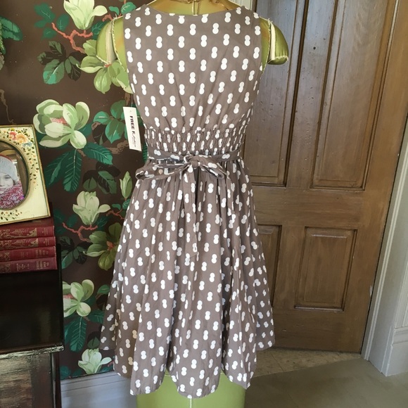 Italian Sleeveless Summer Dress - Picture 4 of 8